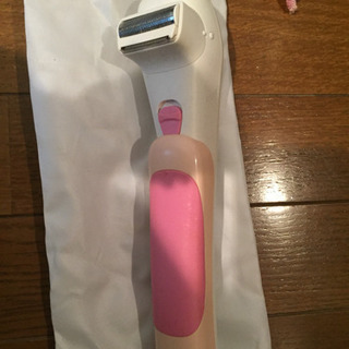 背中の毛を剃るシェーバー