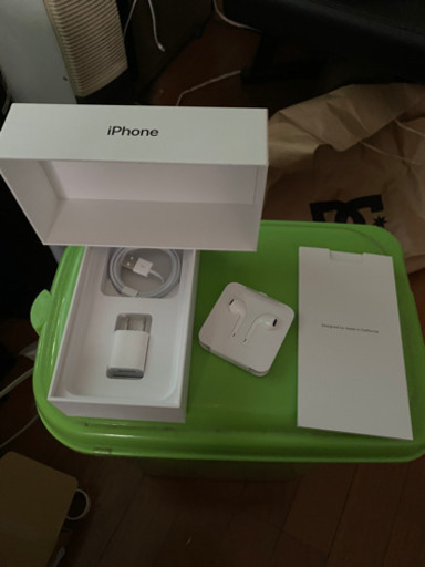 極美品iPhone xr の出品です、まだお取引誰もいませんのでご連絡して頂ければ返信します。