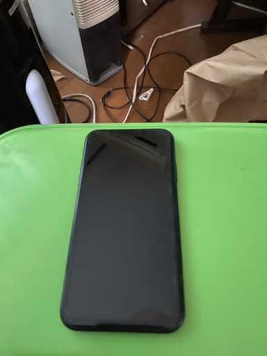 極美品iPhone xr の出品です、まだお取引誰もいませんのでご連絡して頂ければ返信します。