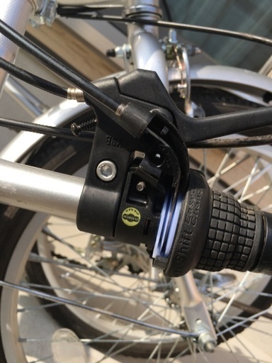 折り畳み　自転車　20インチ 6段変速機