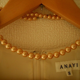 海外購入、8㎜玉、ゴールドパールロングネックレス。の画像