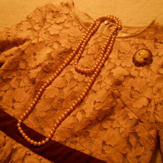 海外購入、8㎜玉、ゴールドパールロングネックレス。の画像