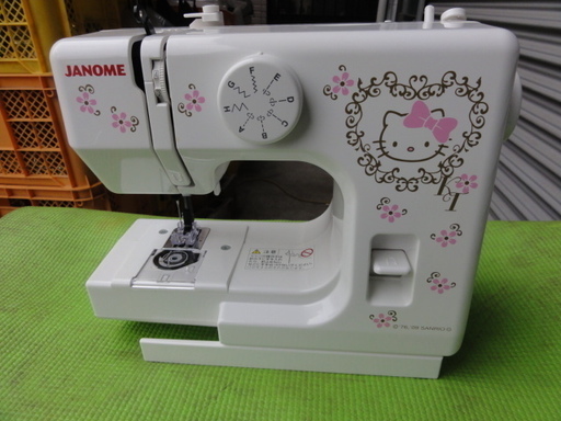 A705　【受付終了】　　コンパクトミシン　ハローキティ　フラワー　KT-35