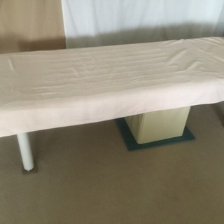 【高田有孔＆無孔施術ベッド】背の低い女性や強揉みを行う場合に有利...