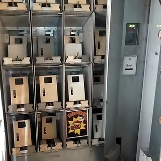 １０００円ガチャ自販機（王様宝箱）の画像