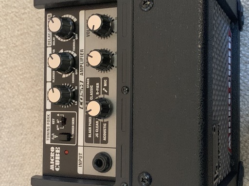Fender stratocaster + Roland micro cube をセットで譲ります
