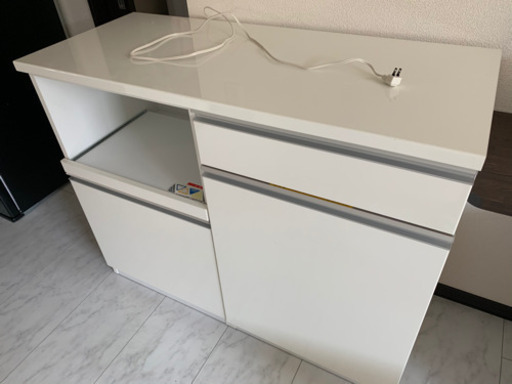 【ほぼ新品極美品、使用1ヶ月以内】高級　キッチンボードニトリチェルシー　幅120.3cm、奥行51.0cm、高さ96.8cm