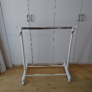 ハンガーラック キャスター付きの画像