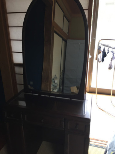 ドレッサー 結構まえから置いてあって使わないので出品します。取りに来ていただけだらと思いお安く出してます。