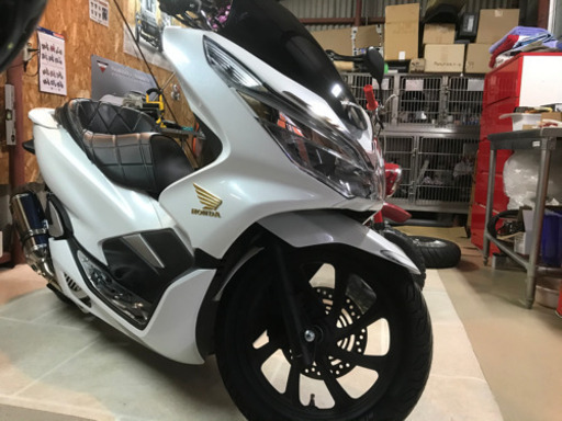 新車に近いカスタムPCX125JF81新型低走行の特上車両