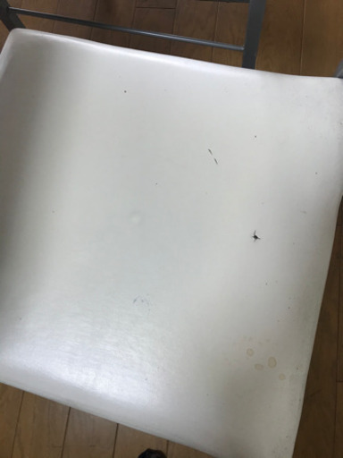 白くて、サロンで使用していたので、綺麗に使用しています