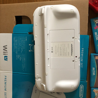 wiiU本体、ソフト6本とリモコン3つセットの画像