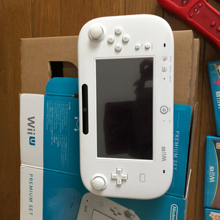 wiiU本体、ソフト6本とリモコン3つセットの画像