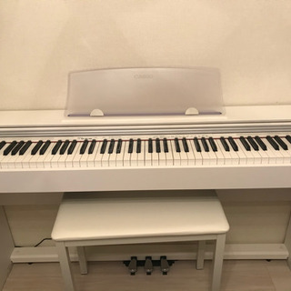 CASIOのお洒落なホワイト電子ピアノです♪