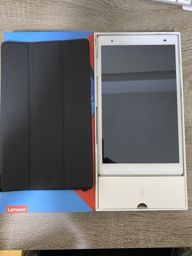 【美品】Lenovo Tab4 8 Plus WiFiモデル／TB-8704F
