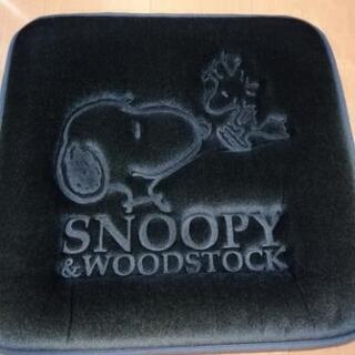 スヌーピー＆ウッドストック　黒カーシートペアの画像