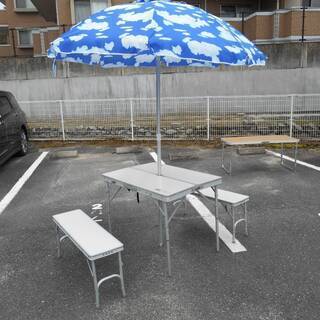 　返信できなかった方すみません！決まりました！　アウトドアキャンプや露店等に折り畳みアルミレジャーテ－ブル＆パラソルセット②の画像