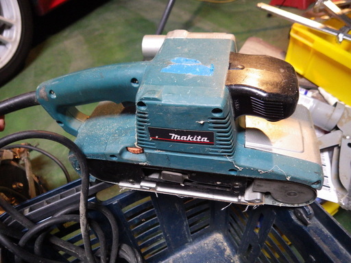 マキタ　100ｍｍベルトサンダー 9404