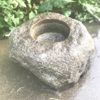 小さな蹲（つくばい）お譲りします。