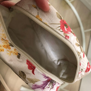 【新品】花柄ポーチの画像