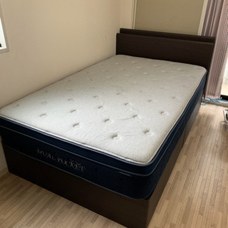 【5／8に引き取り可能な方】ニトリの収納コンセント付きセミダブルベッド&マットレスの画像
