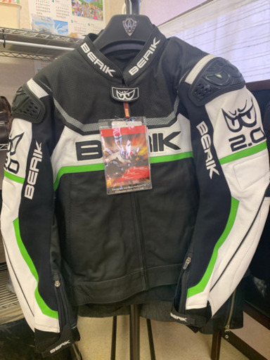 ベリックレーシングスーツ027