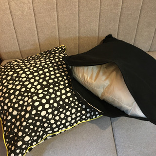 【お取り引き中です】IKEA イケア クッション 2個セット クッションカバー ファブリック 雑貨 ソファークッションの画像