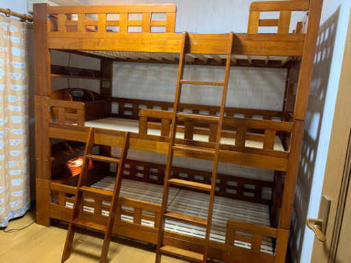 高級三段ベッド