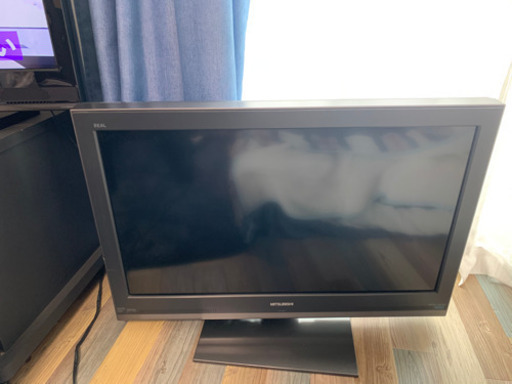 テレビ、テレビ台、机