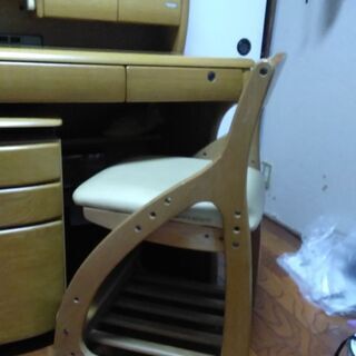 学習机　　本棚　椅子　引きだし付きの画像
