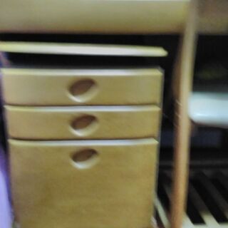 学習机　　本棚　椅子　引きだし付きの画像