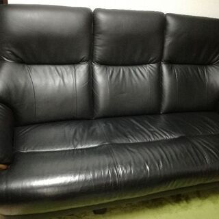 本革 ニトリ コウテイソファ ブラック 3人掛