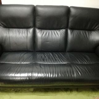 本革 ニトリ コウテイソファ ブラック 3人掛の画像