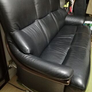本革 ニトリ コウテイソファ ブラック 3人掛の画像