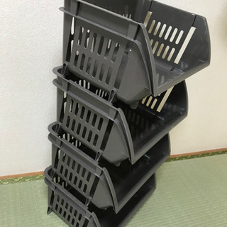 積み重ねラック　4個セット