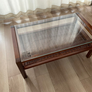 ガラスローテーブルの画像