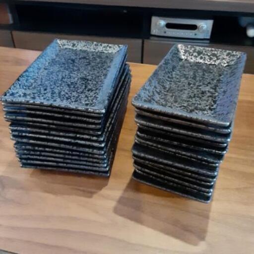 黒皿１枚50円