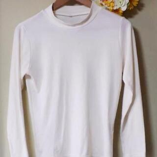 急募🔊ハイネック クリーム色 M