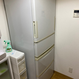 無料で譲ります。シャープ2007年 冷蔵庫 綺麗です。