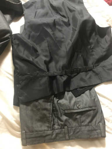 ?  ＺＡＲＡ　値引きしました?　極品?ブランド　ＺＡＲＡ  新品　3点セット　ベスト付き
