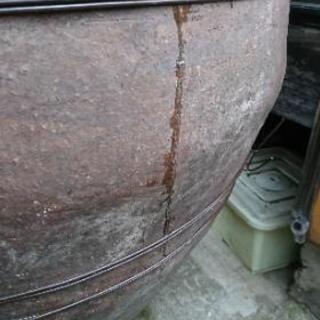 【無料】大きな壺、差し上げますの画像
