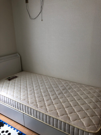 ニトリのシングルベッド〔ヘッドボードにコンセント付き）