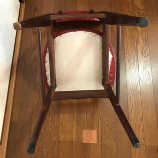 赤い椅子の画像