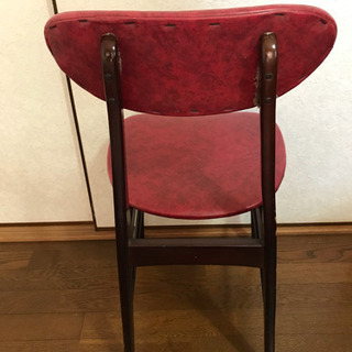 赤い椅子の画像