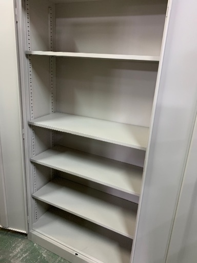 コクヨ　観音開き書庫　鍵付き　中古　在庫あります