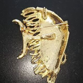 魚のブローチの画像