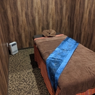 ★完全週休２日★　リラクゼーションサロンの正社員募集　バリ式リンパマッサージ　タイ古式マッサージ　もみほぐしスタッフの画像