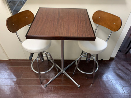 ハイテーブルとイス2脚セット