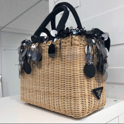 PRADA かごバッグ　プラダ　サマーバッグ　籠バッグ　カゴバッグ
