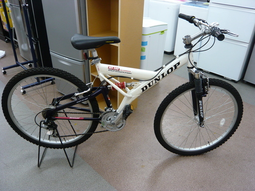 ダンロップ マウンテンバイク 26インチ 白 21段変速・サスペンション・スタンド付き　西岡店